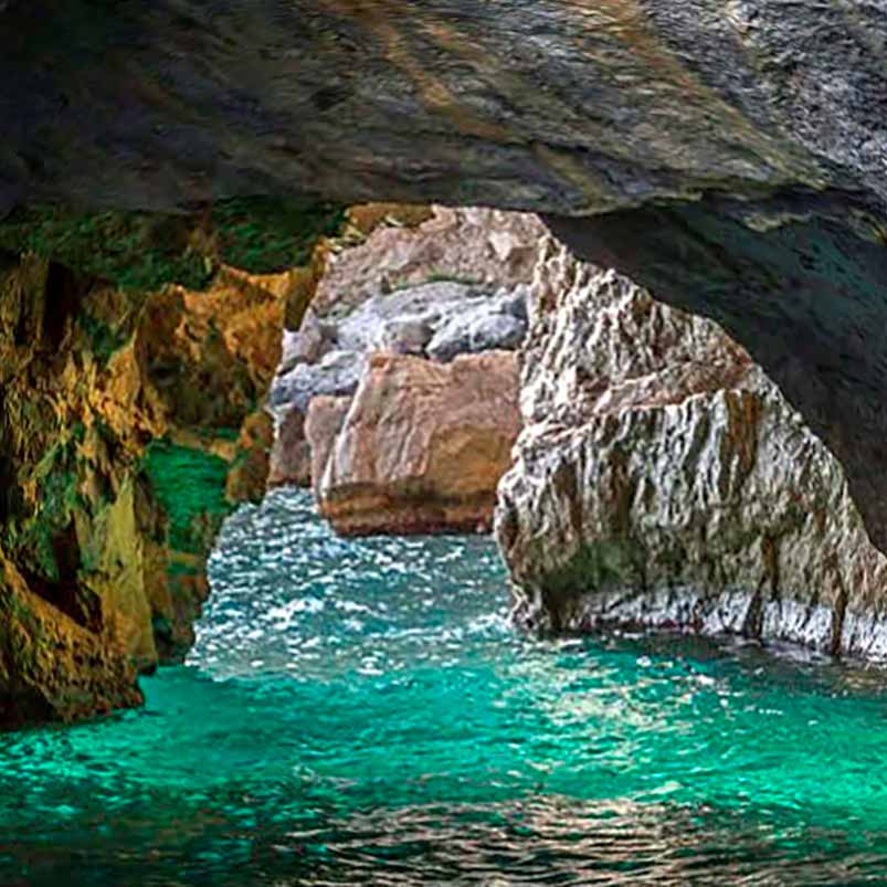 One of the greatest appeals of Costalegre is the presence of craggy Capri-like caves. 