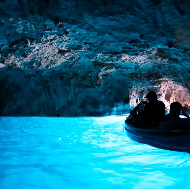 One of the greatest appeals of Costalegre is the presence of craggy Capri-like caves. 