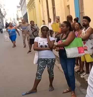 Queue for eggs. 5 chicken eggs are given out per week. This product is very expensive in Cuba.